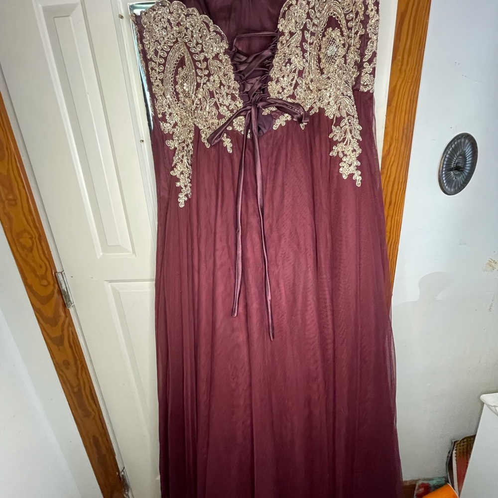 PLUS SIZE strapless dress with corset tie. Size 20
